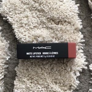MAC Cosmetics Makeup - MAC Matte Lipstick: Velvet Teddy MAC Cosmetics Makeup - MAC Matte Lipstick: Velvet Teddy